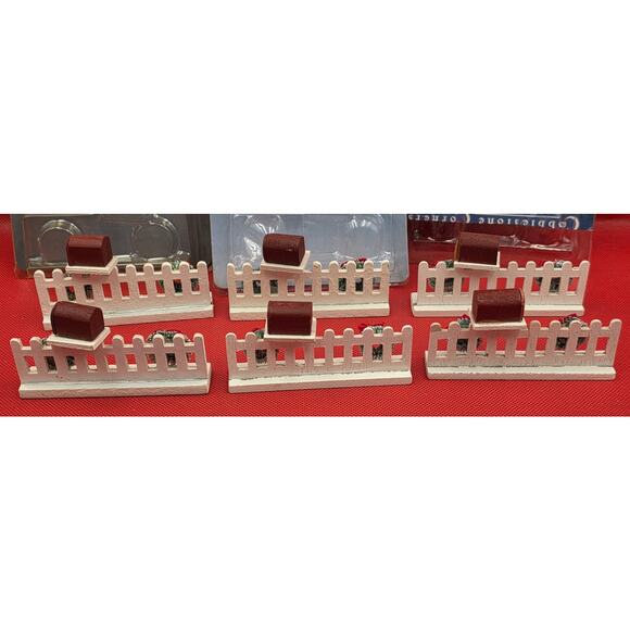 6 Cobblestone Corners Accessories Christmas Village White Fence Wreaths Mailbox - Picture 4 of 5
